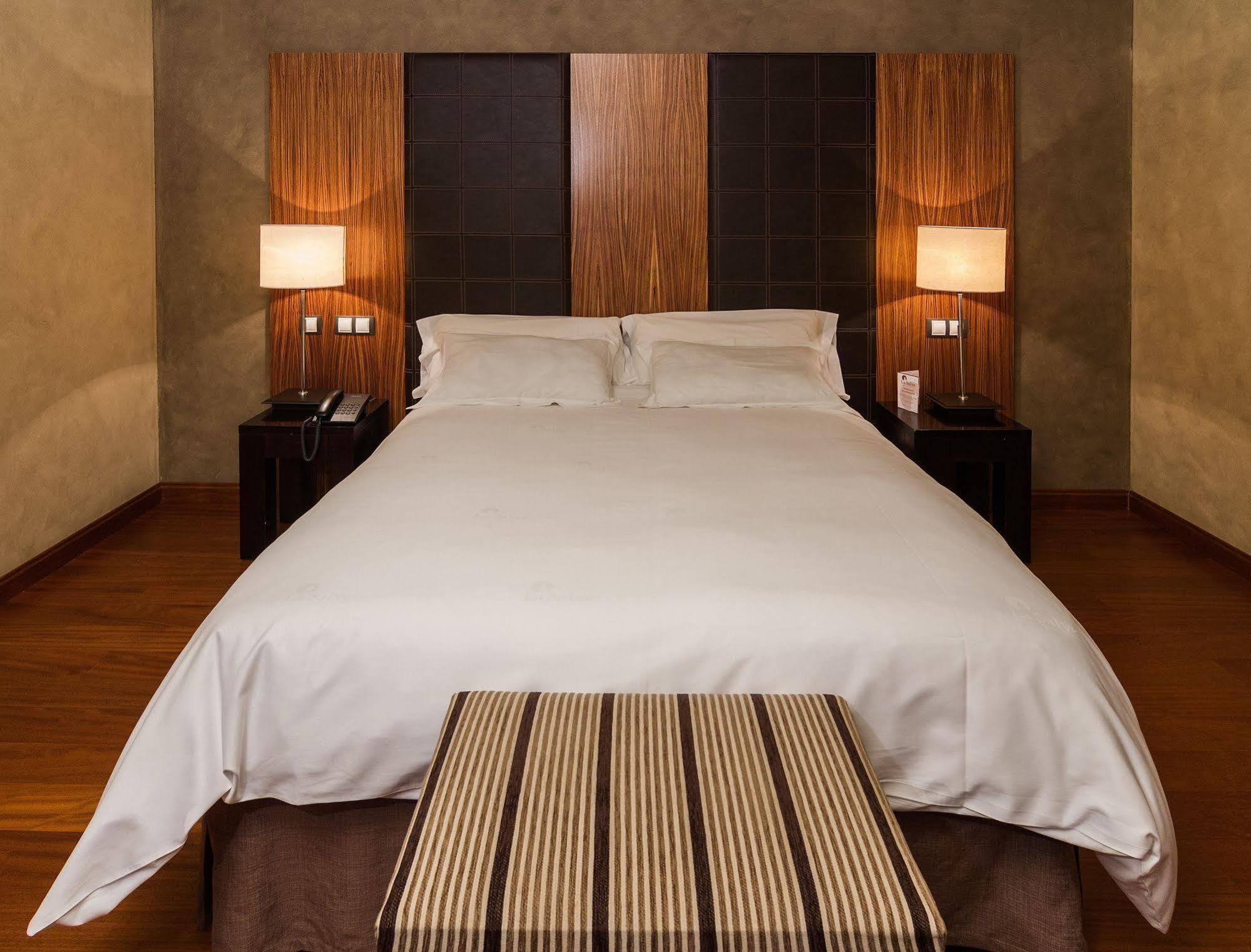 Hotel & Spa La Salve ตอร์ริโคส ภายนอก รูปภาพ